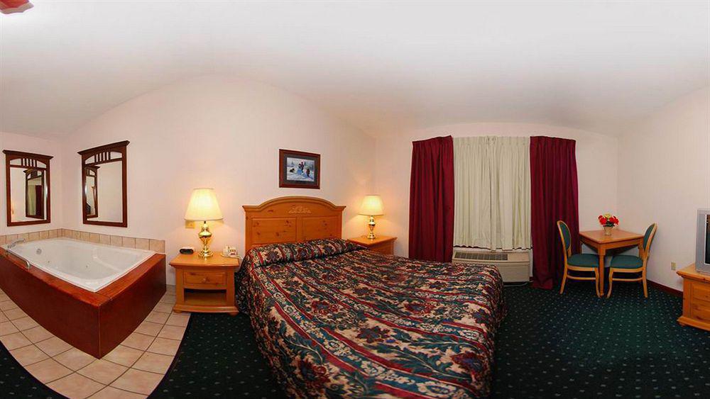 Econo Lodge Inn & Suites Eau Claire Zimmer foto
